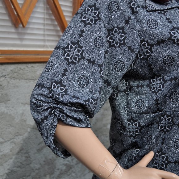 Women's T Shirts V-Neck 3/4 Sleeve Flower print perfect for Work office size 2XL - Picture 3 of 4